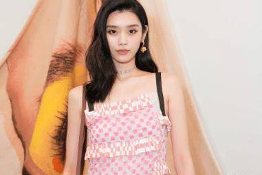 原创赌王去世后因穿衣颜色被骂的奚梦瑶首发声是否尊重公公一眼便知