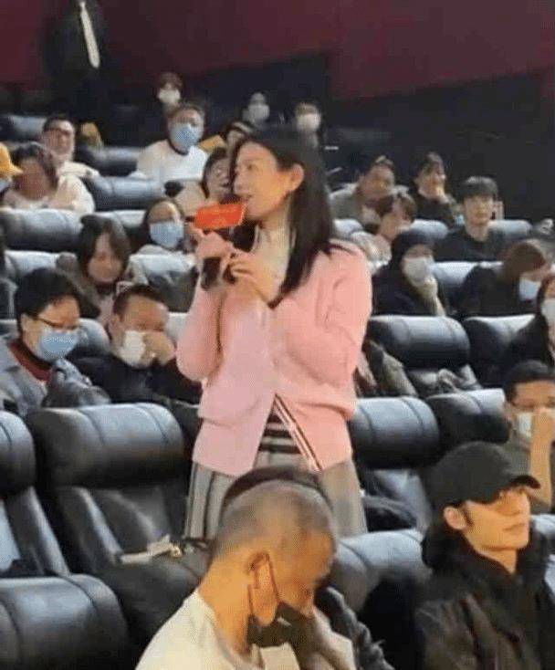 陈妍希出席活动被猜有喜身材圆润小腹凸凸网友等待好消息