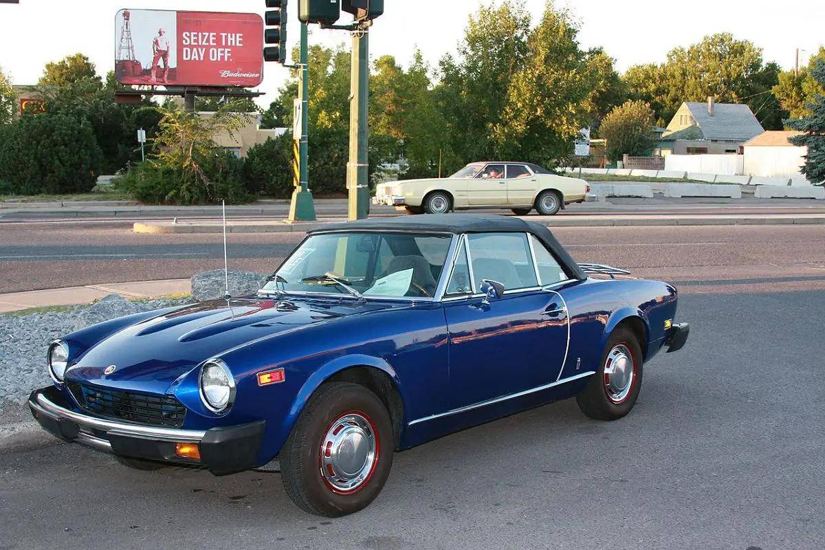 来自亚平宁半岛的经典敞篷车-菲亚特124 spider_搜狐汽车_搜狐网