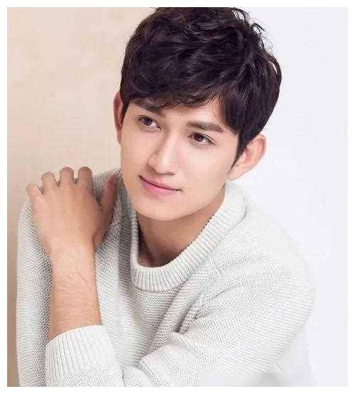 杀兄弟马可31岁官宣当爸塌房但无人伤亡如今在直播带货