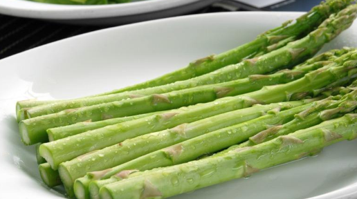 因为面对它们排放出来的那么多食材,自然就忘记了芦笋,其实芦笋的价格