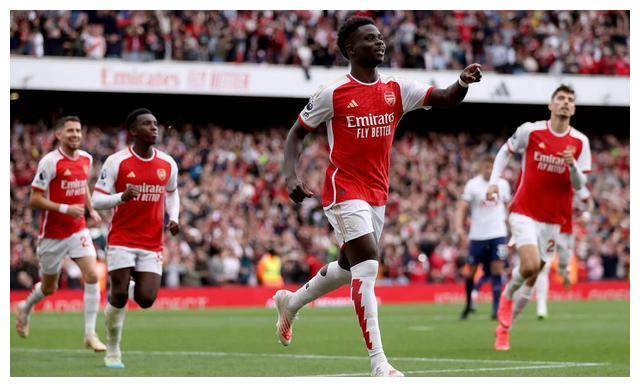 原创渔翁得利瓜渣英超分手战枪手登顶夺冠关头划过曼城一战