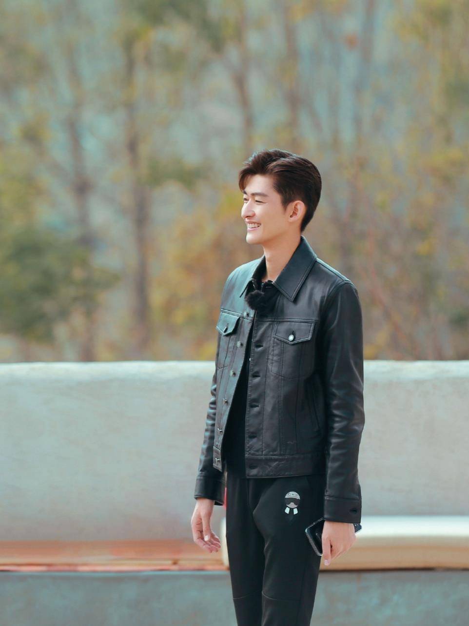 原创张翰偶像包袱太重干农活也不忘耍帅这精致程度也是没谁了