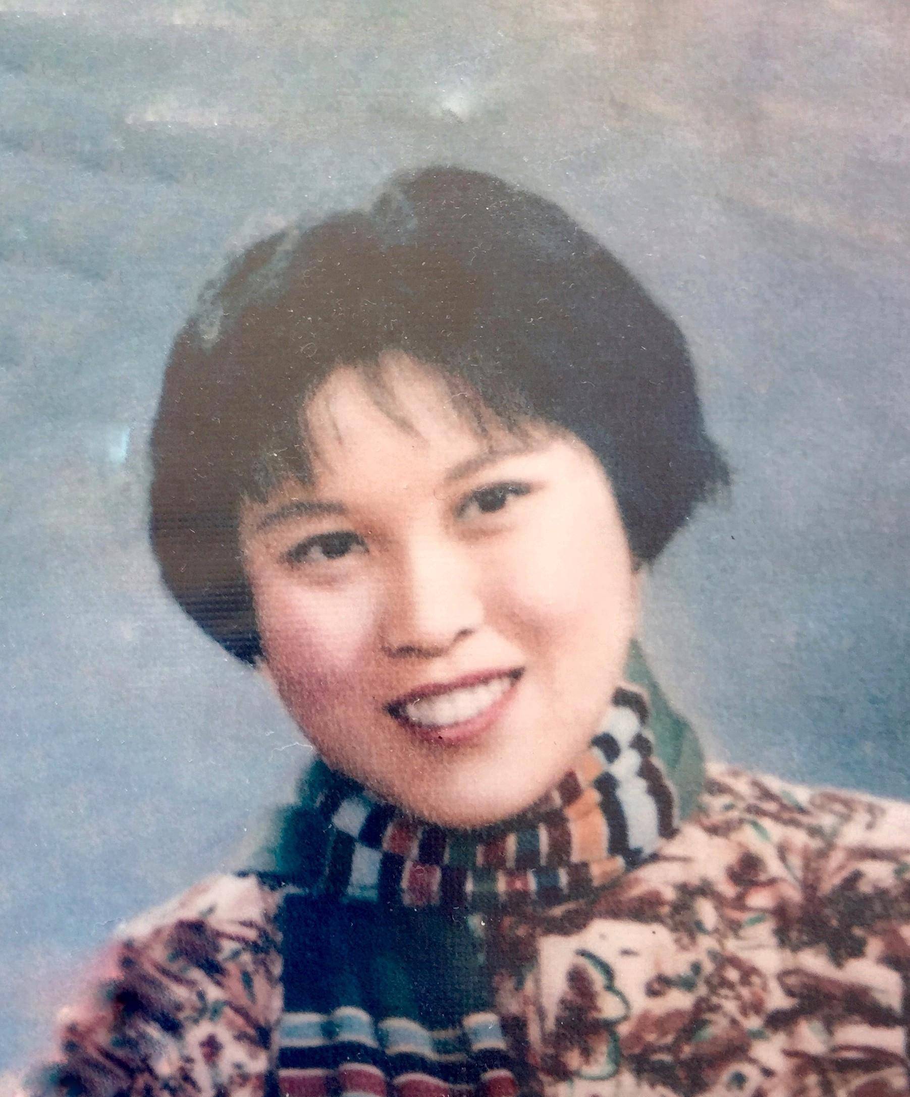 老伴王俊芳我的老伴王俊芳有姐妹三人,她排行第二,家住上海虹口区