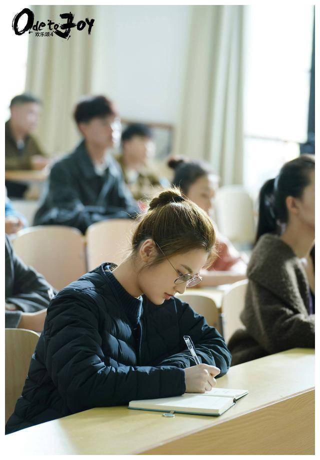 大家,从何悯鸿戏精上身的戏码,到张慧雯真实演技的张力全面拉满,我们