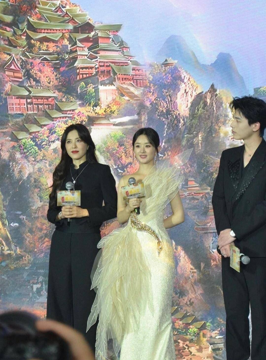 柳叶眉樱桃嘴生图女星还得看36岁赵丽颖珠圆玉润尽显东方美