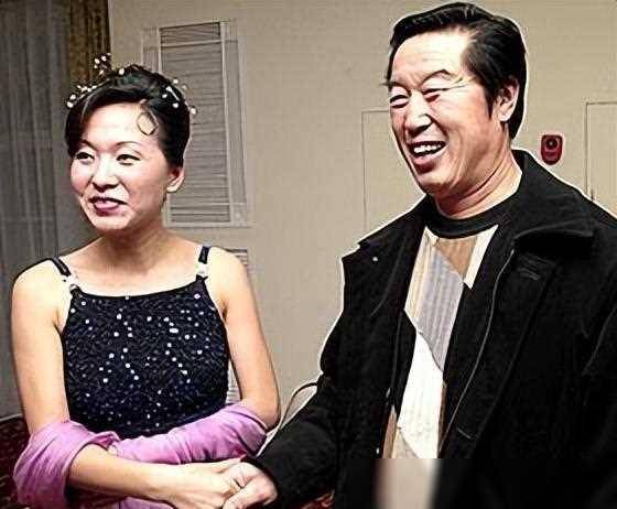 因为他培养了无数的中长跑名将,例如王军霞和曲云霞