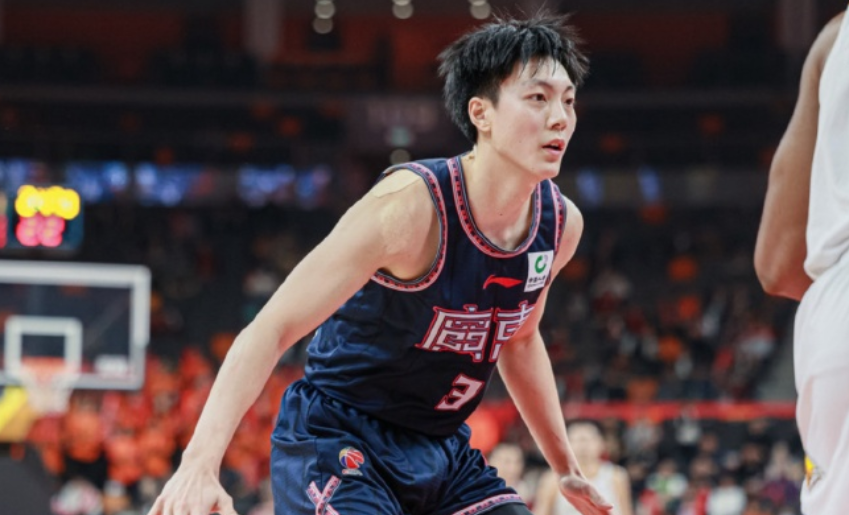 原创精准三分打崩辽宁队胡明轩再现mvp身手率广东队继续连胜