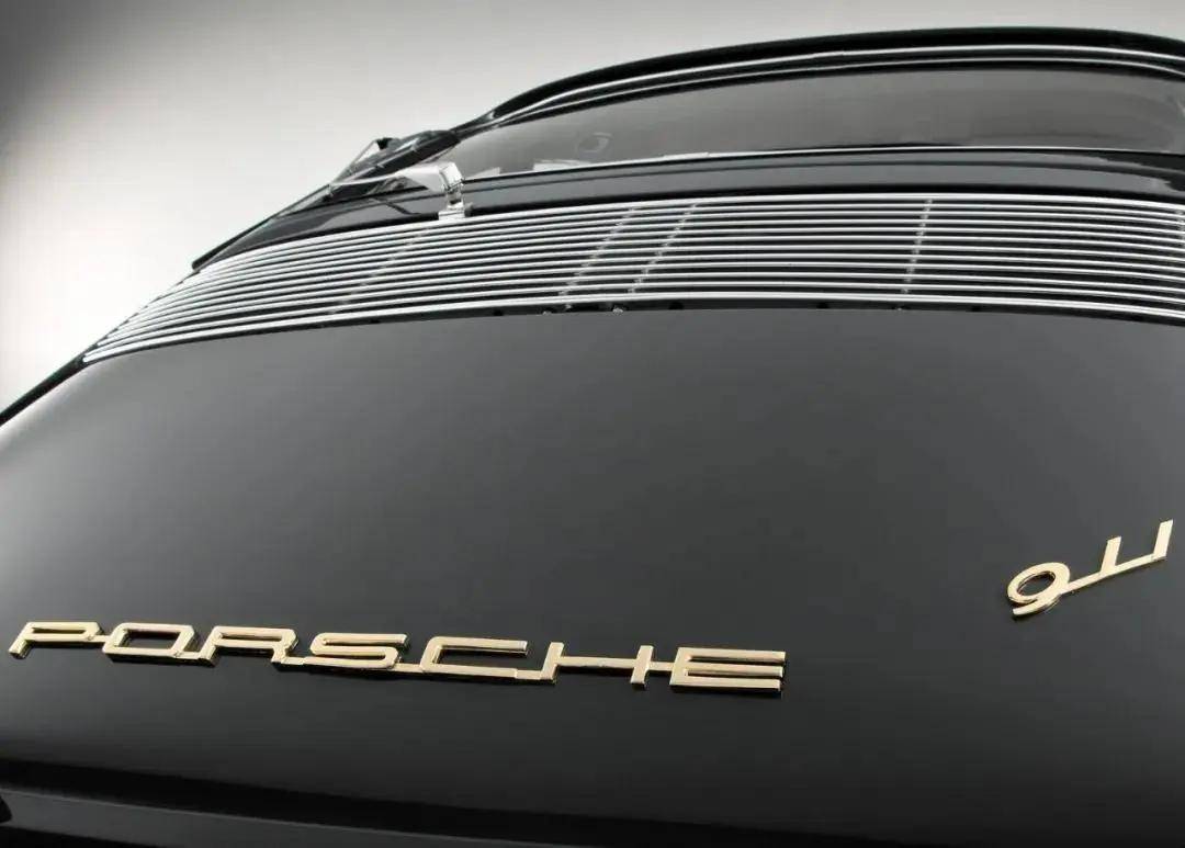 但有意思的是法拉利在后期也推出了法拉利308,但并没有受到任何影响.