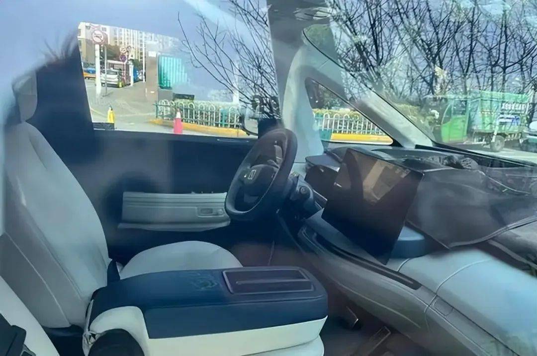 这个"大面包"有点不一样 极氪mix前排三座还是对开门_搜狐汽车_搜狐网