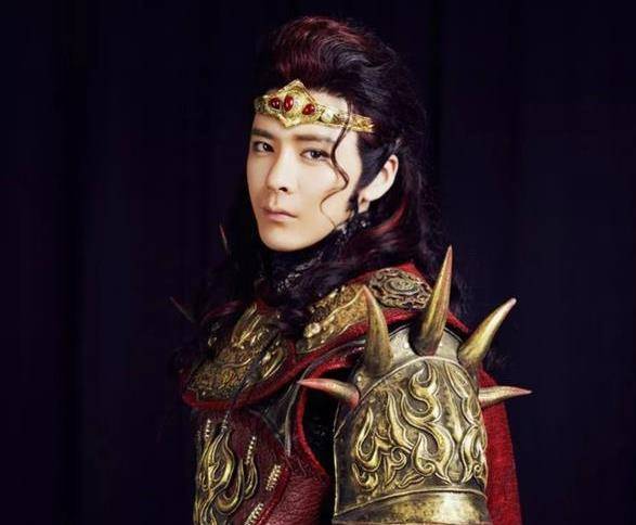 书亚信是《幻城》的书粉,在试镜时他想演的是樱空释这个角色,后面这个