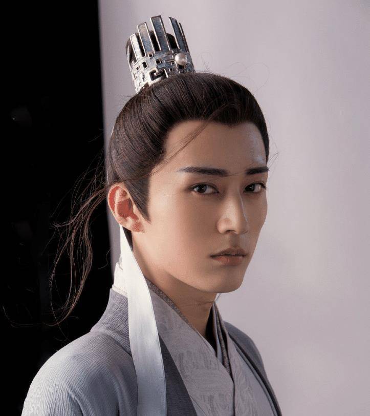 这两位都是今年大火的演员,特别是任敏在《演员请就位》中的表现非常