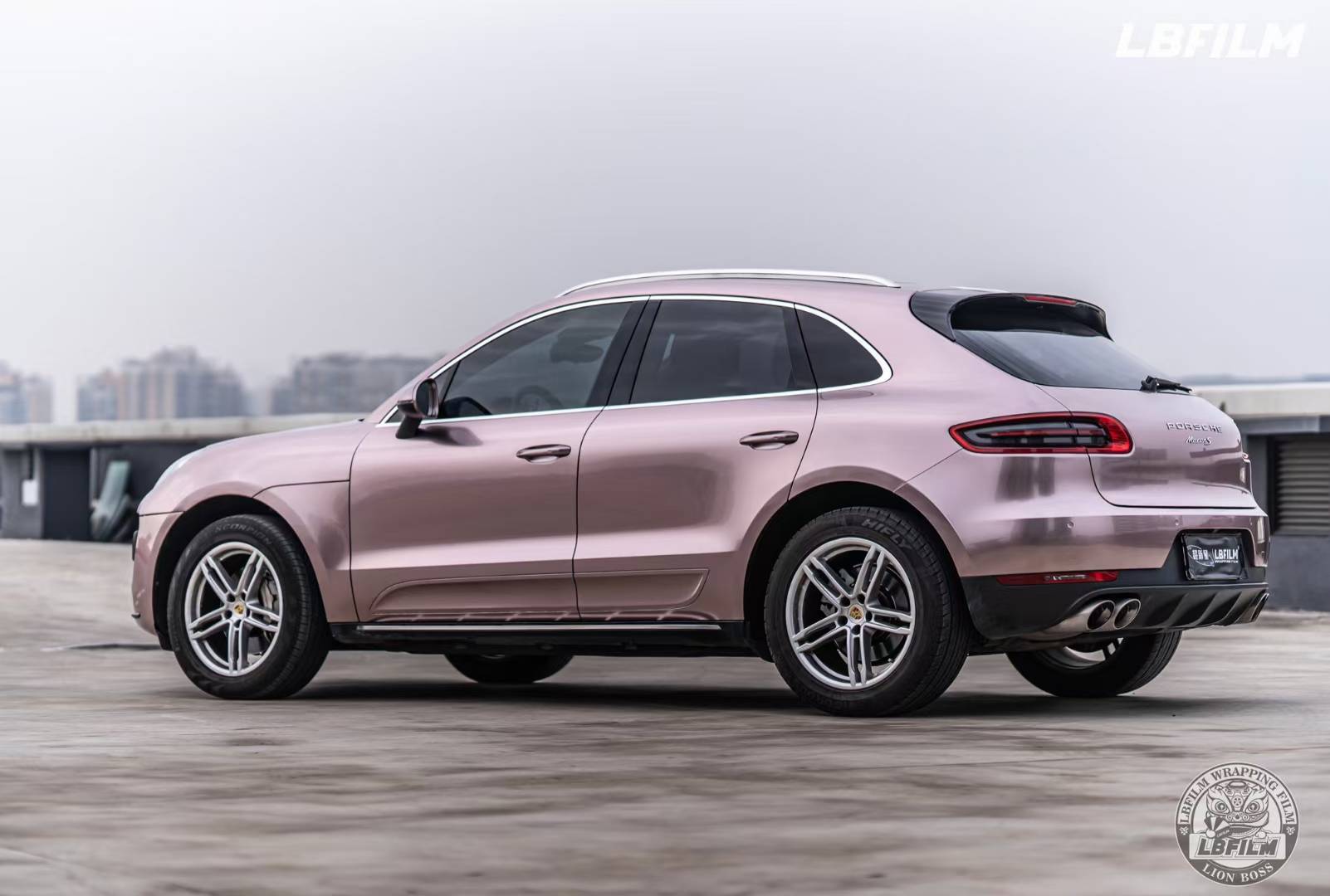 保时捷macan-lb改色膜原厂漆冰莓粉,暗粉嫩的少女感_搜狐汽车_搜狐网