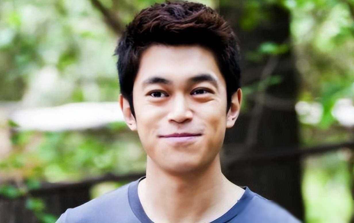 刘冠麟机场偶遇姜妍,脱口就喊了一声姚儿,姜妍的反应笑翻全场_生活