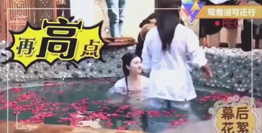 不知道垫屁股增高时,任嘉伦内心是怎样的心情啊!