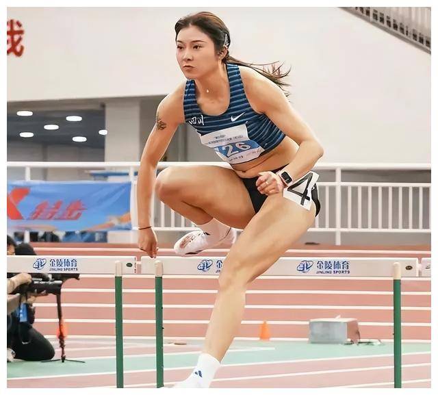 01秒,燃爆国际赛场!_李雪梅_成绩_女子