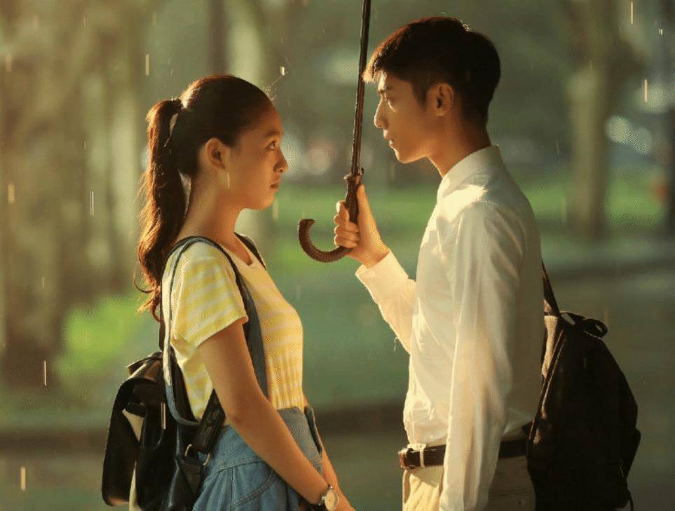 原创追光者路透流出罗云熙吴倩牵手戏甜度爆表这对cp有点好磕