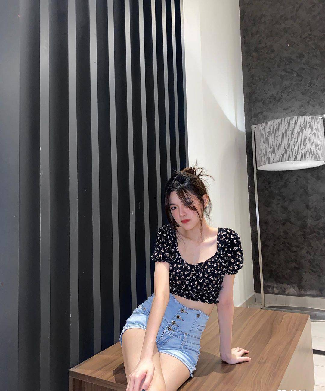 原创原相机拍出来的生活照没有美颜和滤镜的小姐姐其实也挺美