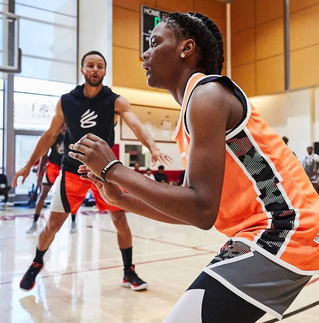 米莱西亚富尔威利已经和库里的品牌curry brand达成了一份签约协议