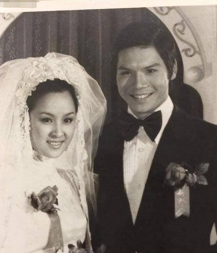 李小龙死在丁佩床上向华强为何娶她48年后丁佩说出真正死因