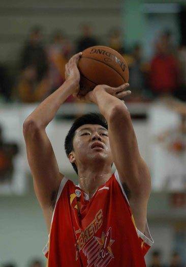 与姚明王治郅易建联三大中锋罚球命中率对比_球员_奥运会_1