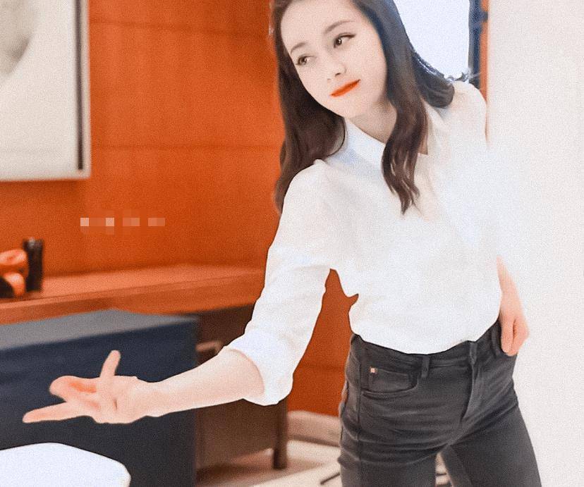 《极挑6》拍摄嘉宾定妆照,热巴一秒变霸道总裁,女生看了都心动_邓伦