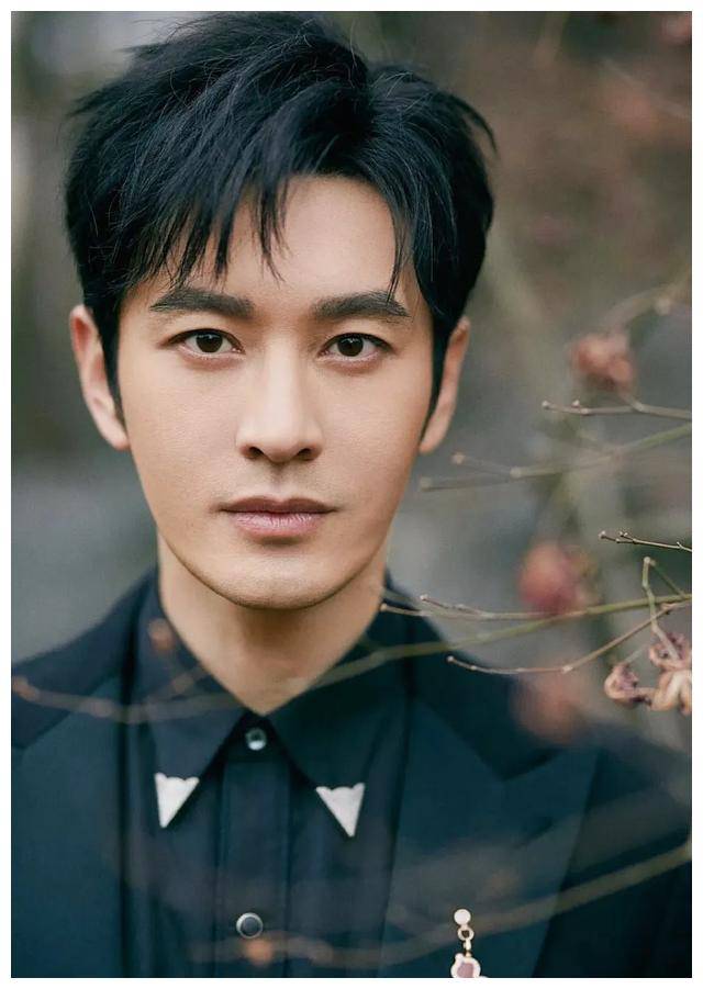 黄晓明新剧加量惊现变胖英俊形象静消凸肚抢尽风头