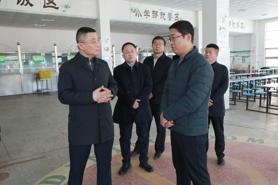 太原市阳曲县:县领导调研教育系统工作