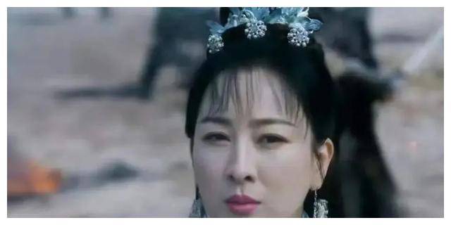 蒋欣作为剧中的反派角色,本应该是气场爆棚啊,但那黑化得过于严重的