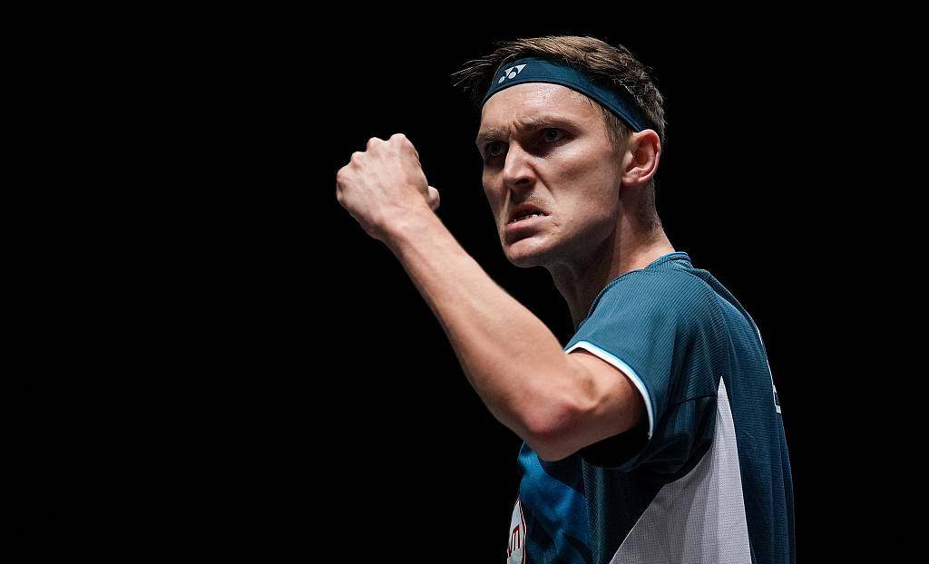 全英赛换地胶颜色后世界第一安赛龙表现的一直很暴躁很失落