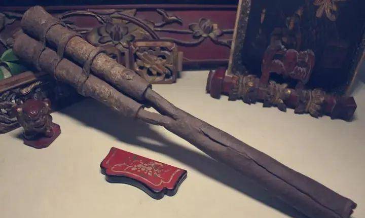 对于辽东铁骑固执使用三眼铳这件事,戚继光其实是颇有微词的.