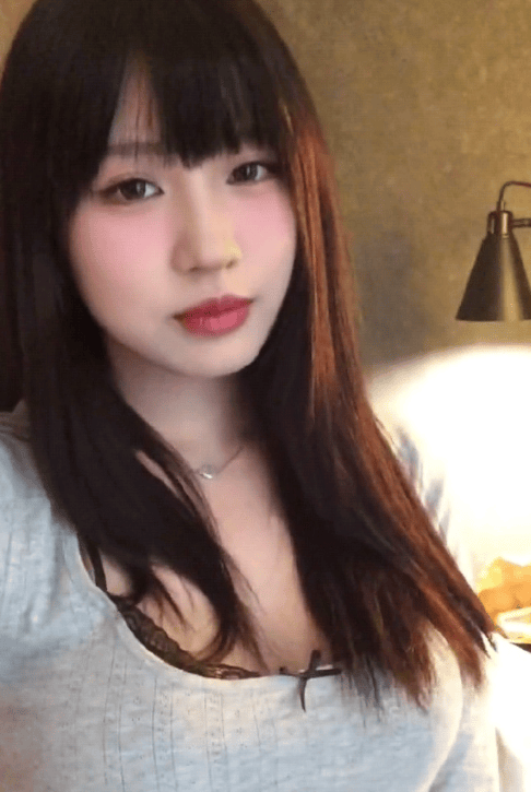 原创汪峰女儿18岁变大号水蜜桃国外晒照美翻神似李嘉欣比前继母章子怡