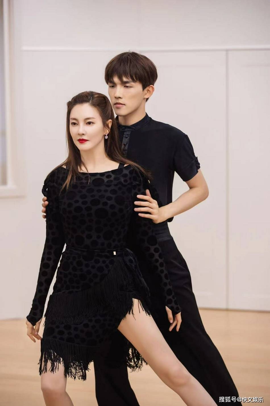 原创孙怡与小10岁男星风波后续大龄女星与小鲜肉恋爱谁才是赢家