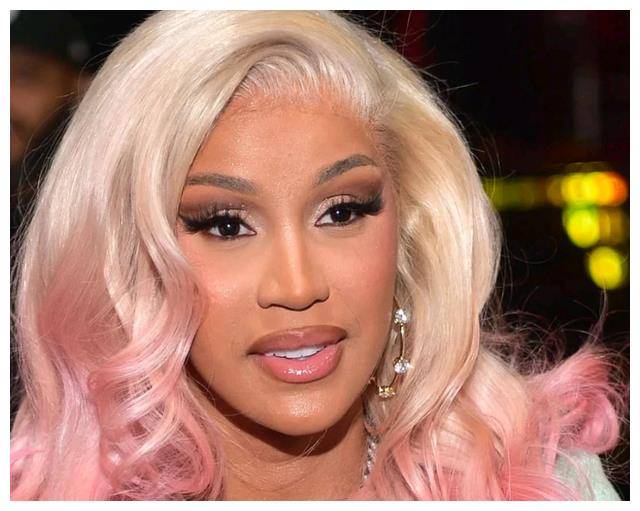 cardib大笑时惊现牙齿失落备令人惊叹的一刻