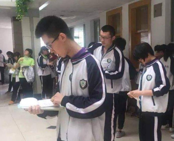 毋庸置疑的是,这些年来衡水中学诞生了很多高考的传奇,河北省本身就是