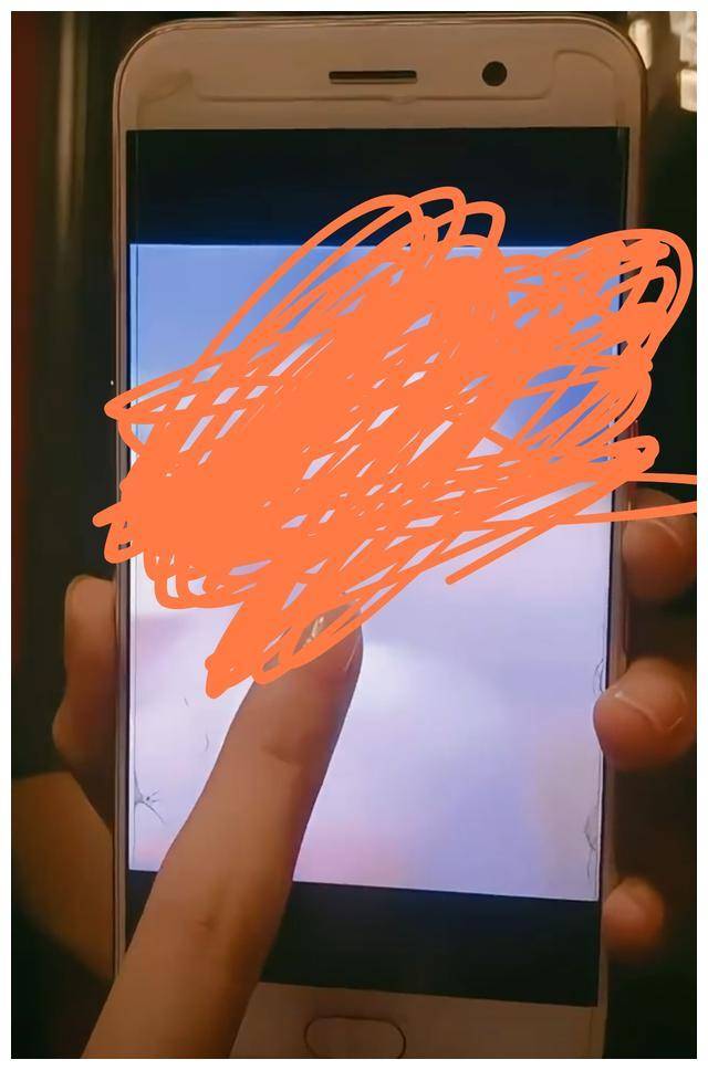 女主持人马卉回应不雅照事件婉拒曝光自称只是油画