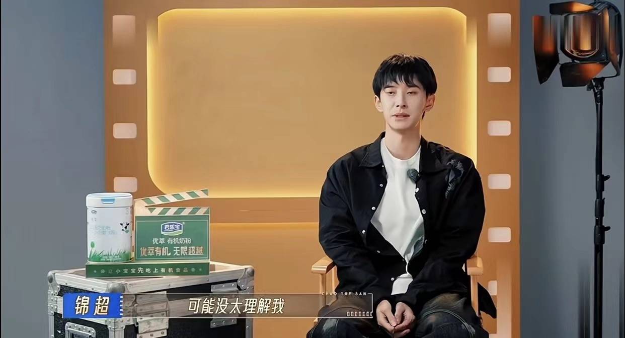 锦超看起来好可怜,他和朱梓骁两个人一夜没怎么睡