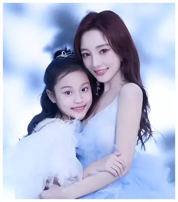 女儿被骂崩溃退网李小璐亲自下场保护遭网友怒呛装什么好妈妈