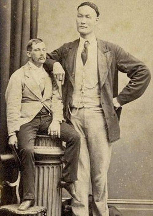 原创12年前中国第一巨人不顾大夫反对坚持要生娃如今儿子长这样