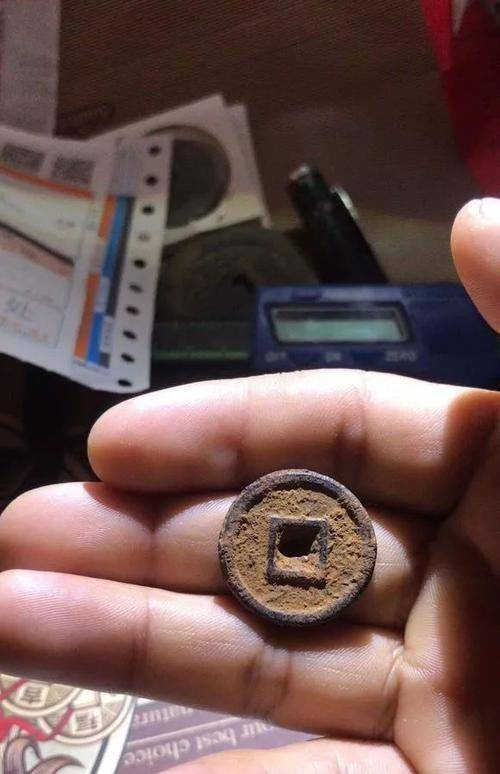 大爷上了"鉴宝栏目"鉴定国家一级文物 靖康通宝_宋钦宗_四枚_钱币