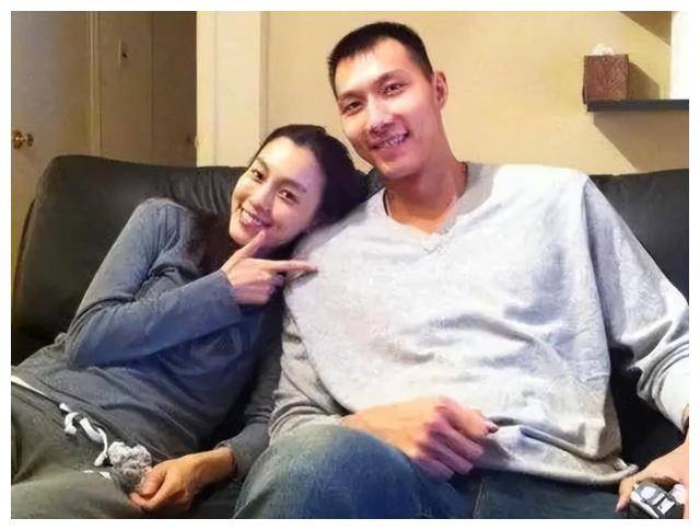 原创易建联27岁娶巴西足球宝贝36岁退役两儿子生活成真正赢家