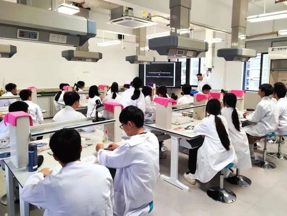 佛山asj这群花匠在春天播下种子等待花开