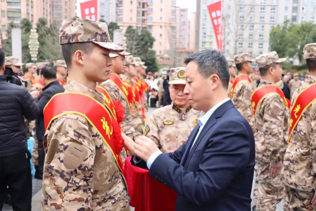 正安县举行2024年上半年新兵入伍欢送暨退伍军人返乡欢迎大会