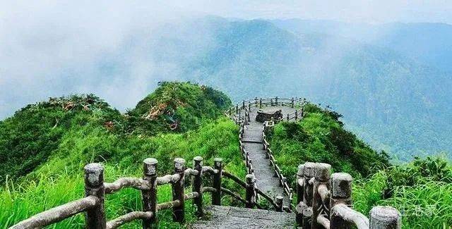 白石岭_风景区_巨石