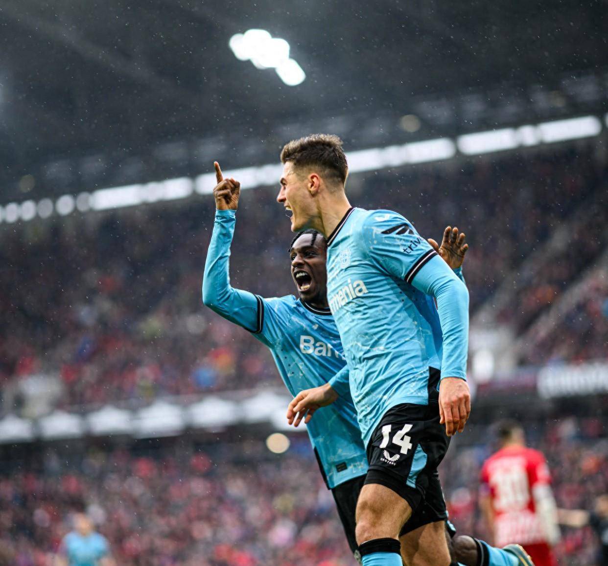 原创321亿天才闪耀药厂38场不败神话延续凯恩难逃悲剧命运