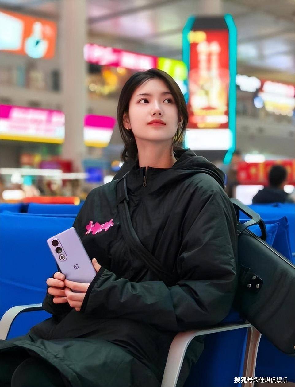 原创夏思凝在全国室内田径大奖赛以8秒28的成绩夺得女子60米栏冠军