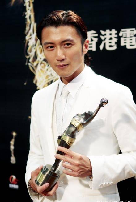 原创谢霆锋放弃身份不务正业的商界奇才还是金像奖影帝里的厨子