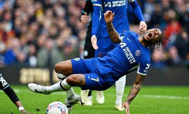 斯特林太欢乐6分钟两失良机造点后失点波叔摇头名宿炮轰