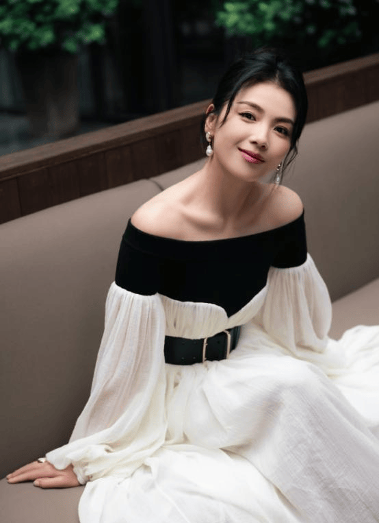 刘涛"起床素颜照"疯传,好奇她到底长啥样?