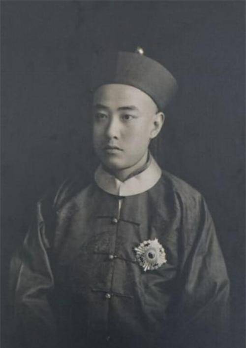 清朝最后一位王爷,一直活到1992年,曾将祖传宝物无偿上交国家